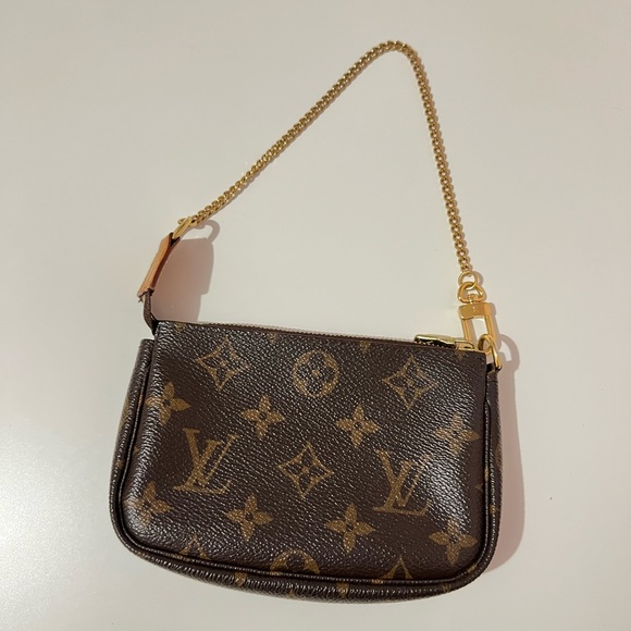 ❣️❣️❣️SOLD on IG❣️❣️❣️ mini pochette monogram - Picture 2 of 16
